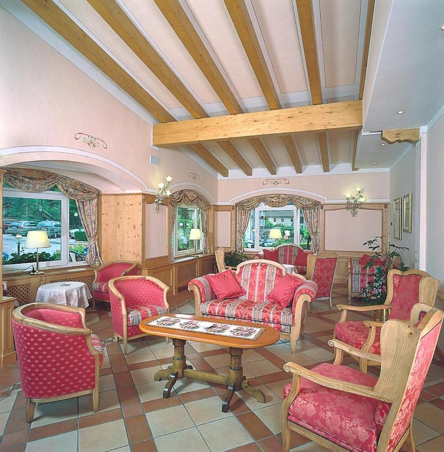 Hotel Des Alpes Molveno Eksteriør bilde